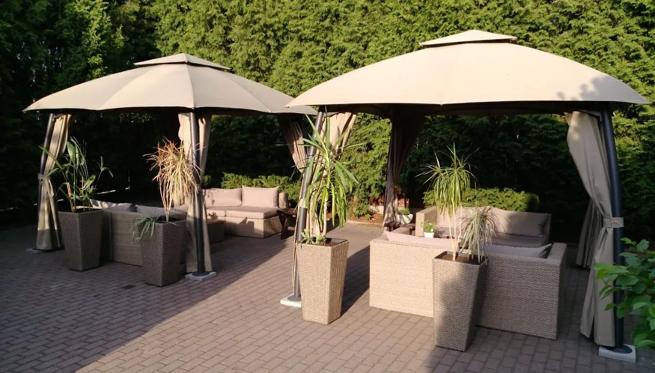 Dworek Zloty Rog Hotel I Restauracja Krasków